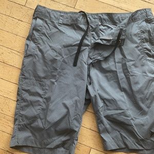 Shorts with color black stripes